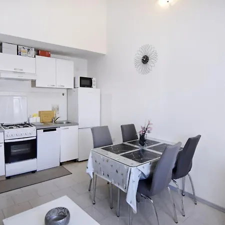 Appartement Quiet With Balcony Umag