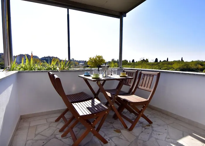 Appartement Quiet With Balcony Umag