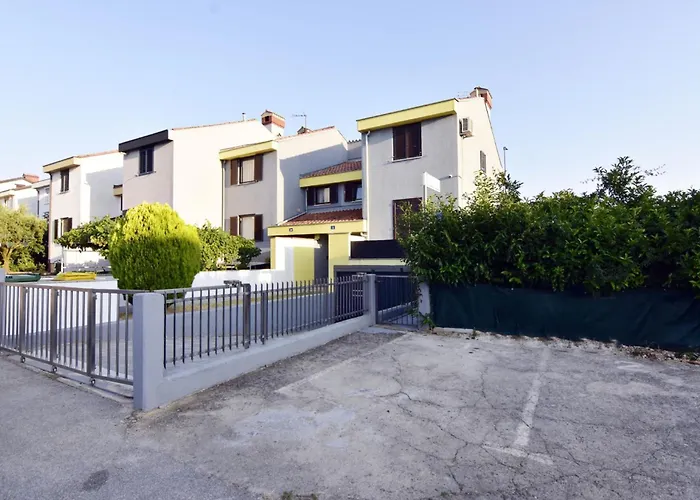 Quiet With Balcony *