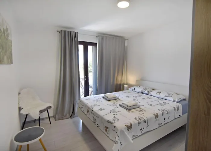 Quiet With Balcony Apartman