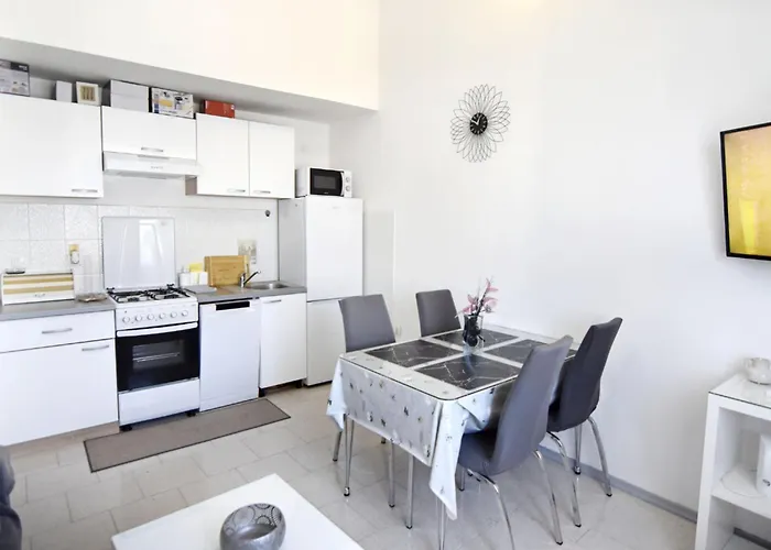 Quiet With Balcony * Umag