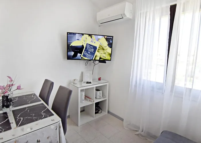 Quiet With Balcony Διαμέρισμα