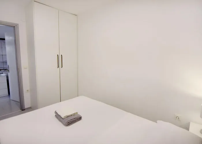 Quiet With Balcony Apartman