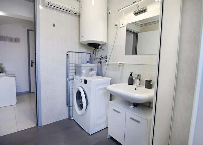 Quiet With Balcony * Ουμάγκ