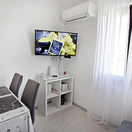 Quiet With Balcony Apartment